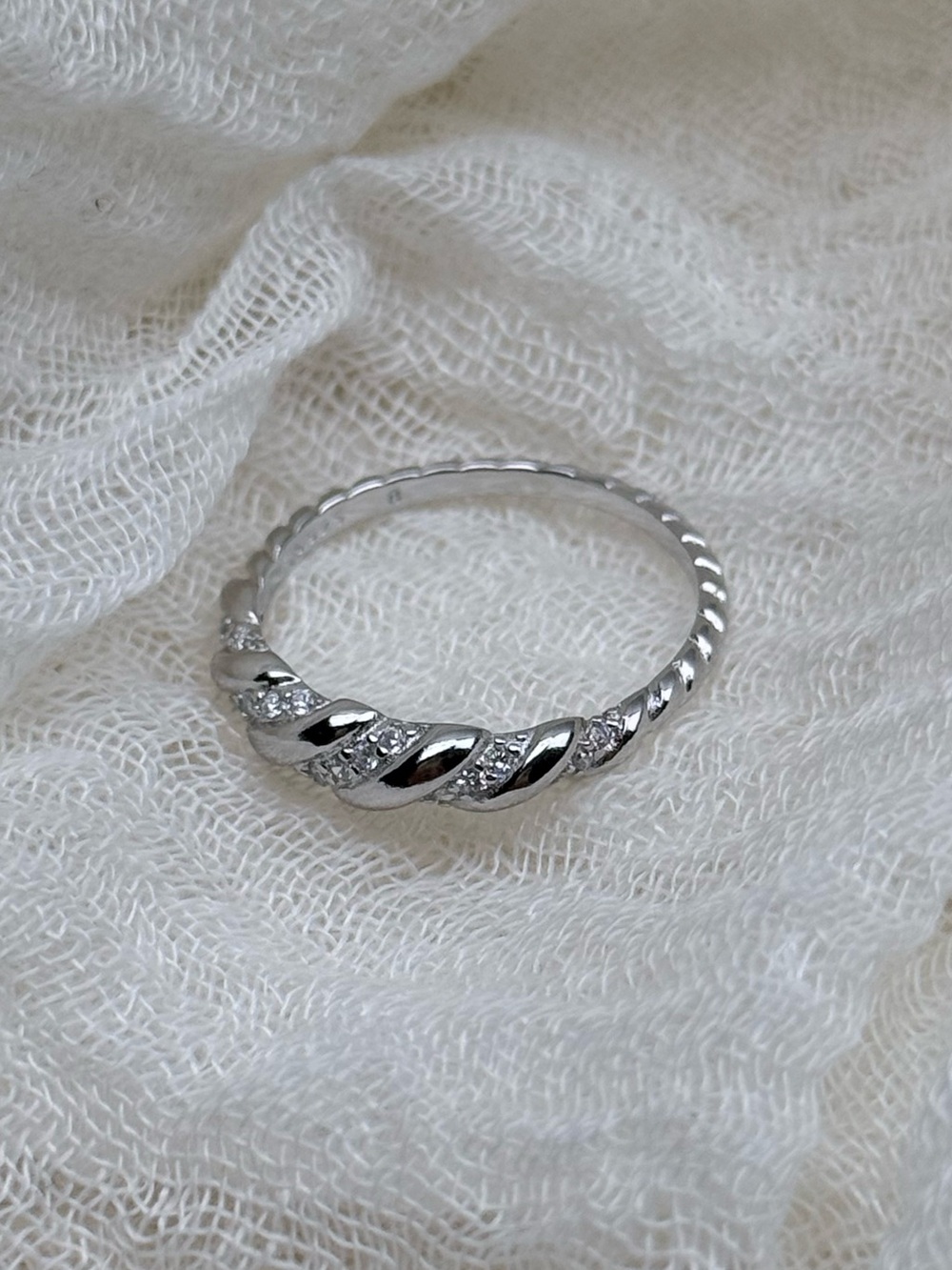 925 Sterling Silver Twisted Band Ring with Pavé Stones - Size 7